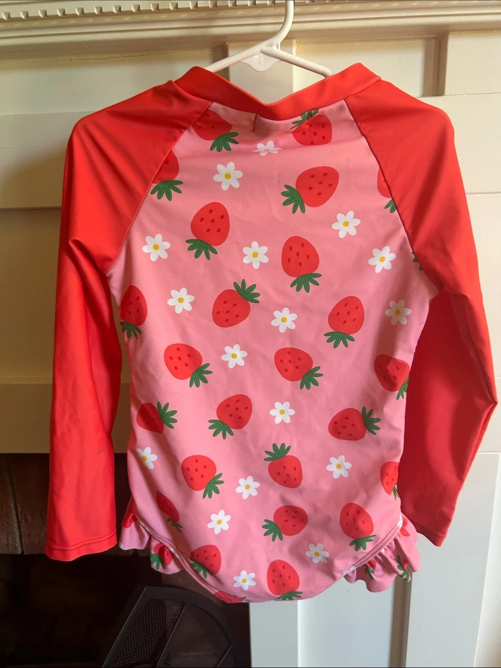Girls Strawberries and Daisies Rashguard Swimsuit Marie Nicole Size 2XL 6